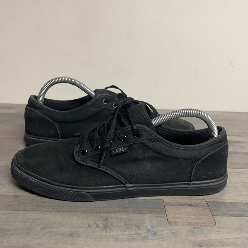 Vans women’s size 9.5 Black low top - Picture 2 of 7
